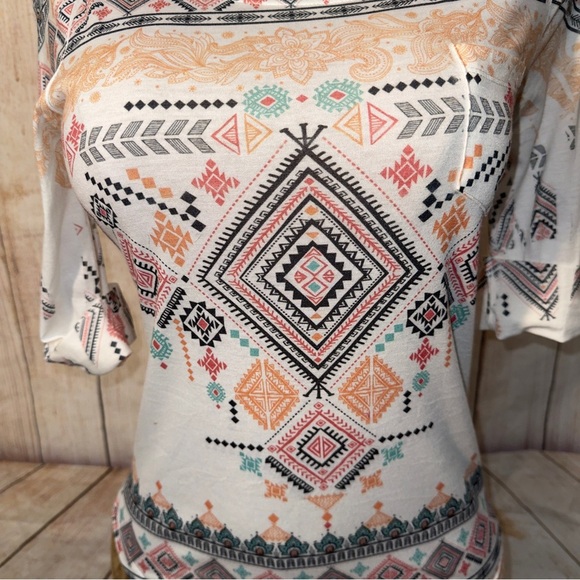 DNA Couture White and Orange Aztec knit top, short roll sleeve, Sz M​ - Picture 3 of 10